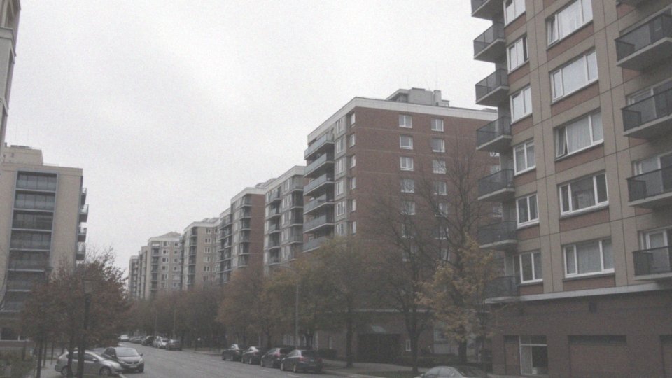 Jakie są główne tematy poruszane w 'Bracia'?
