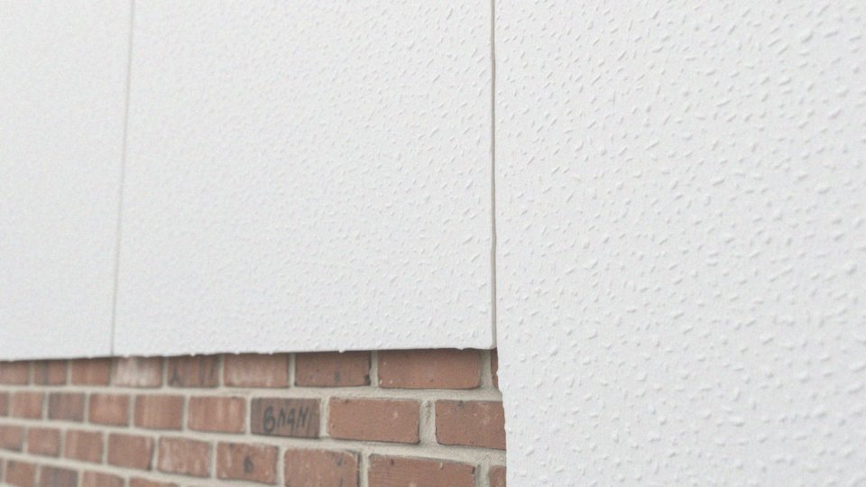 Jak właściwości izolacyjne styropianu 8 cm przekładają się na ocieplenie domu?