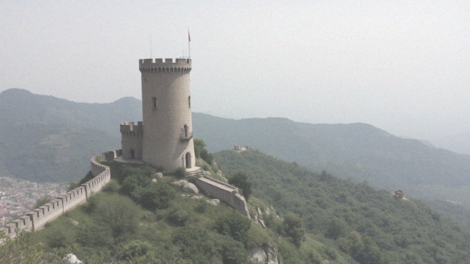 Jakie są znane zabytki i fortyfikacje San Marino?